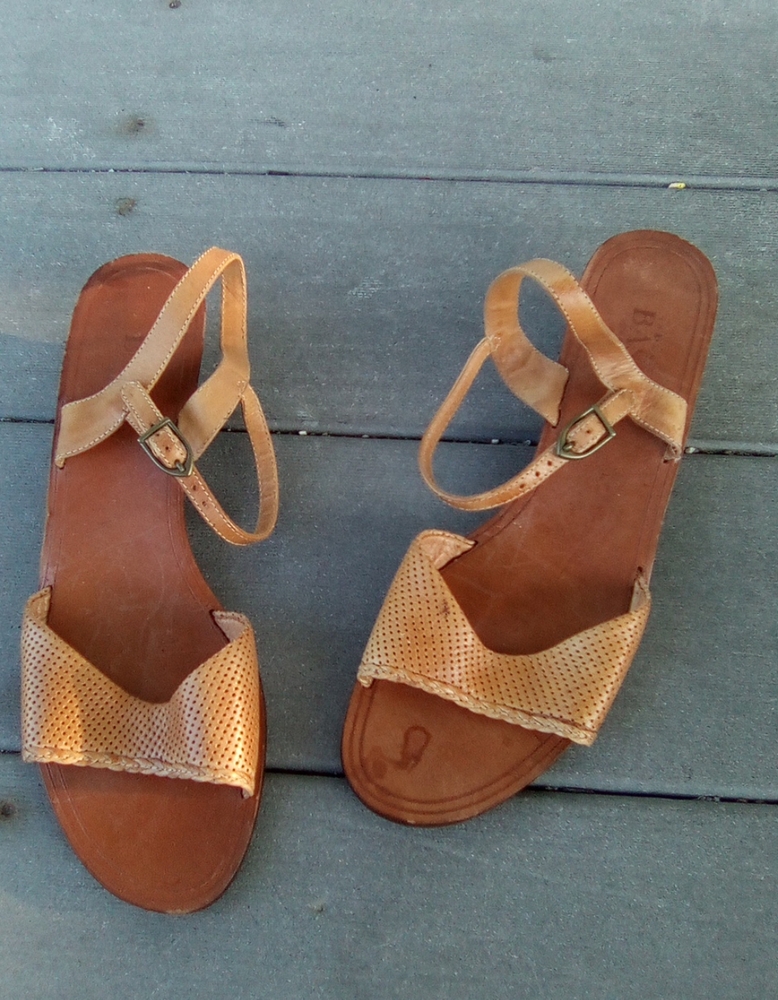 BASS SANDALS SIZE 8.5 LEATHER Elegant Tan Sandals for Women - Picture 9 of 12